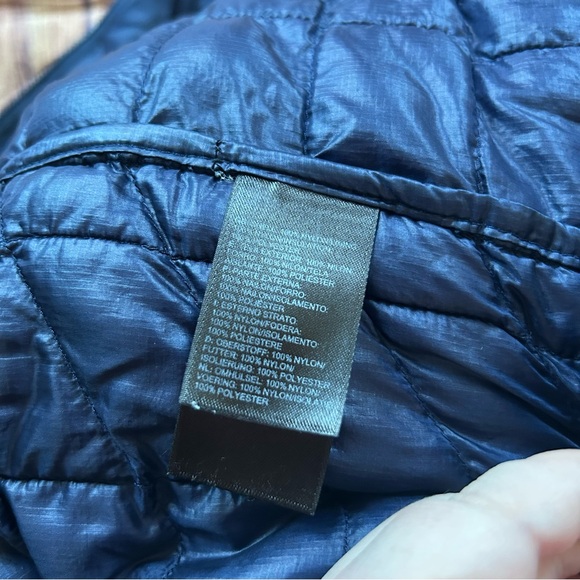 Men’s The Northface Thermoball Jacket Navy Size Medium - Picture 2 of 14